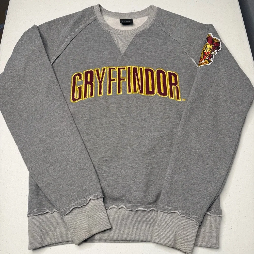 Warner Bros. Gray Crewneck Sweatshirt with Gold & Red Gryffindor Logo - Picture 7 of 8